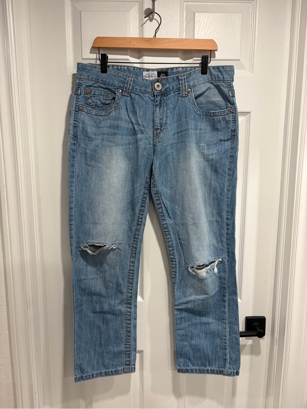 2/$25 Aeropostale Kylie Boyfriend Light Blue Women’s Distressed Jeans 13/14